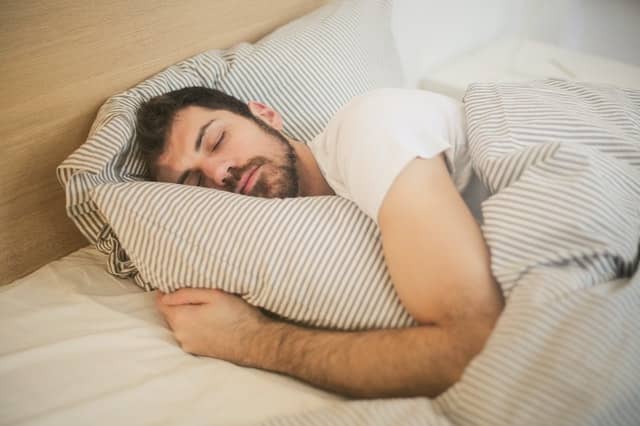 should you sleep with gauze after wisdom teeth removal